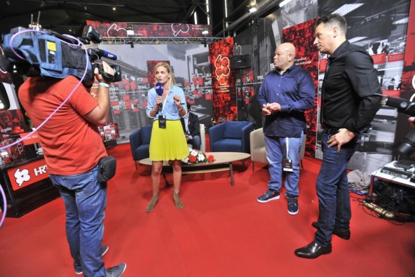 Nevena Rendeli Vejzović žutom suknjicom začinila dvostruko slavlje HTV-ovaca u Rovinju