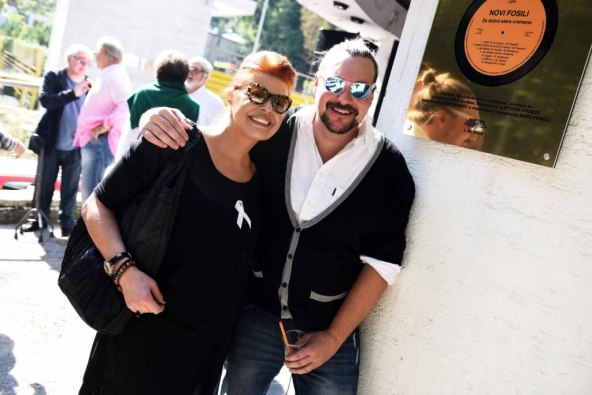 ISPRED SALOONA Posvađani Novi fosili na jedvite jade fotografirali se zajedno