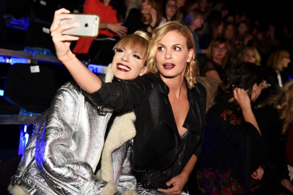 Šogorice Bojana i Nevena snimale selfije, a Tatjana pozirala s Ćirom