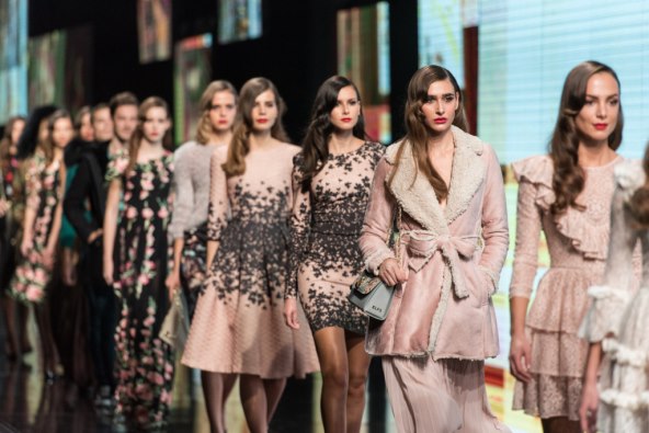 ODLIČNA NOVA KOLEKCIJA Modni dvojac nadmašio sam sebe