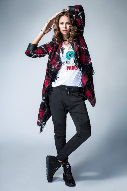 Mia Kovačić kao prava fashion avanturistica u novoj Replay kampanji