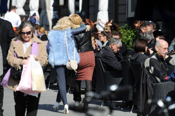 Raskopčana košulja Maje Šuput mamila poglede na špici