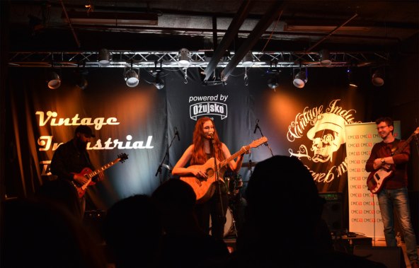 Hvaljena kantautorica Sabina Herman predstavila svoj debitantski album "Tragovi"