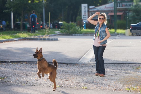Antonija Blaće uhvaćena u nježnoj igri sa svojim Charlijem