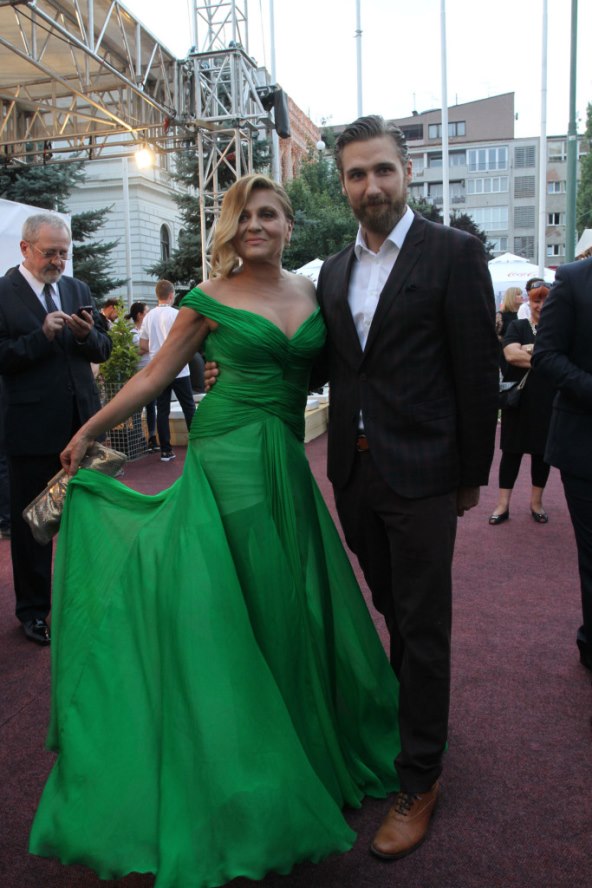 Supruga i kćer Emila Tedeschija zablistale na crvenom tepihu