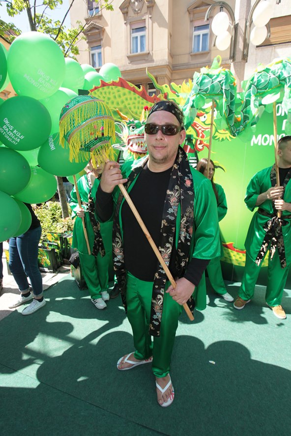 Senzacija na Cvjetnom trgu: Kineski zmaj i indijska plesačica rasplesali zagrebačku špicu