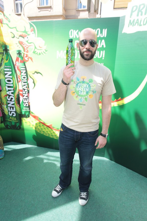 Senzacija na Cvjetnom trgu: Kineski zmaj i indijska plesačica rasplesali zagrebačku špicu