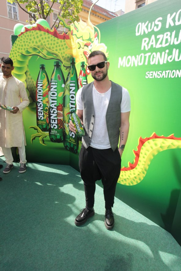 Senzacija na Cvjetnom trgu: Kineski zmaj i indijska plesačica rasplesali zagrebačku špicu