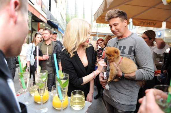 Ovo je jedan jako vruć dekolte Jelene Rozge!