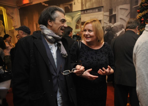 Naša trudna glumica zablistala u crvenoj haljini