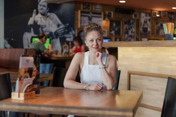 Brewbites - American restaurant & sports bar slavi prvi rođendan