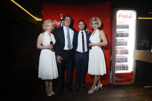 Coca-Coli i njezinim hostesama nitko nije mogao odoljeti...