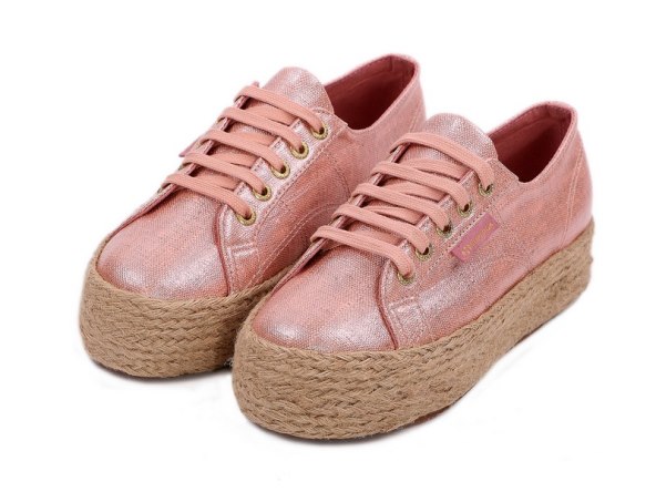 Osvojite Superga tenisice - iz njih nećete izlaziti cijelo ljeto!