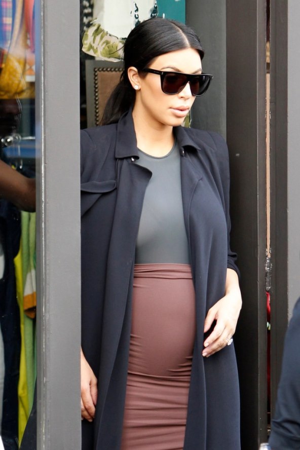 Kim se ni u poodmakloj trudnoći ne odriče pripijenih kombinacija