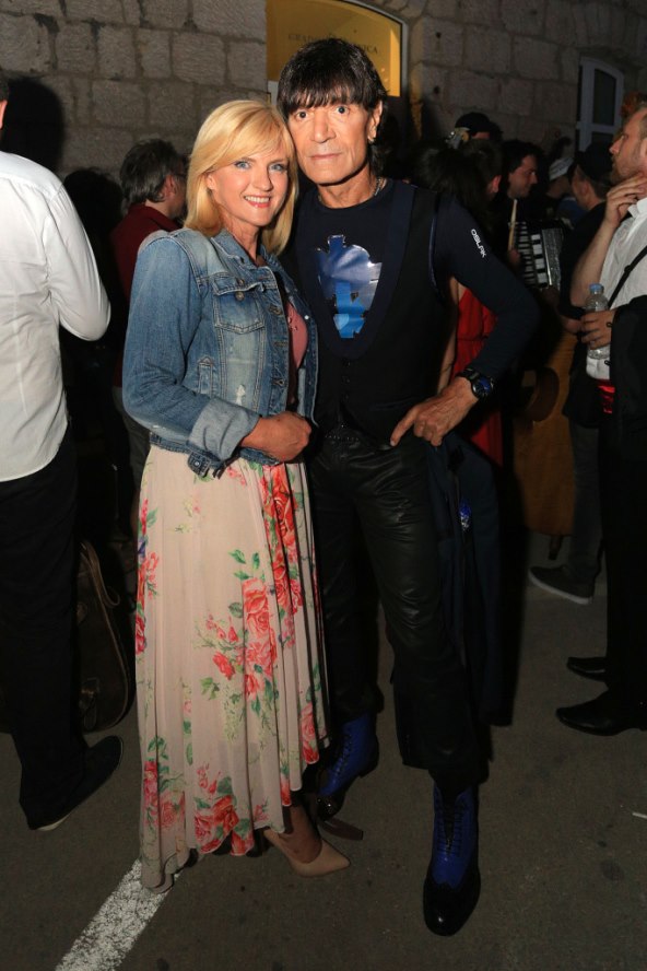 CMC festival u znaku playbacka, ali i dekoltea: Petra, Lana i Minea u seksi izdanju