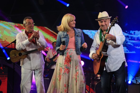 CMC festival u znaku playbacka, ali i dekoltea: Petra, Lana i Minea u seksi izdanju