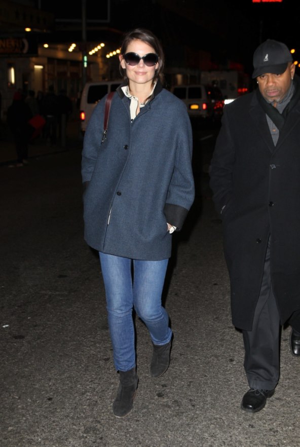 Katie Holmes bira kaput modne kuće Balenciaga 