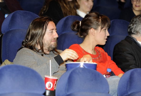 Filip Šovagović dobio ružu od mame Marije za 'Visoku modnu napetost'