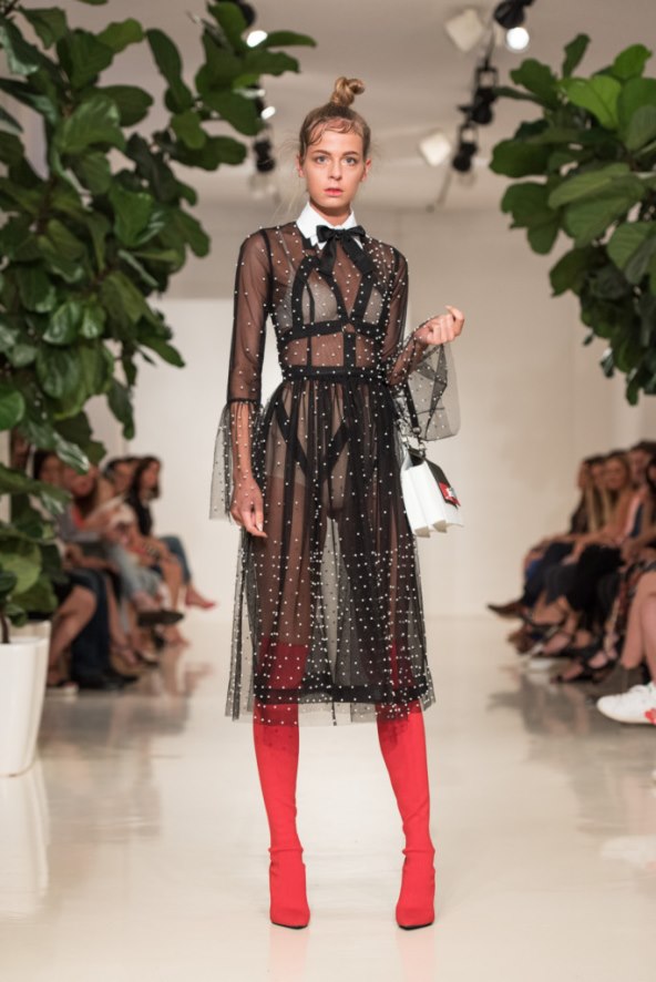 Malo boje, malo retro štiha i pregršt ženstvenosti u novoj kolekcija eNVy rooma