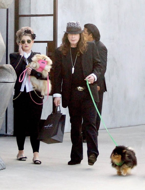 Luda obitelj Osbourne u šetnji