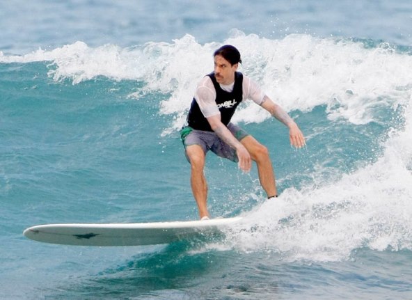 RHCP-ovac Anthony Kiedis uživa u valovima