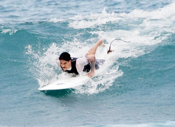 RHCP-ovac Anthony Kiedis uživa u valovima