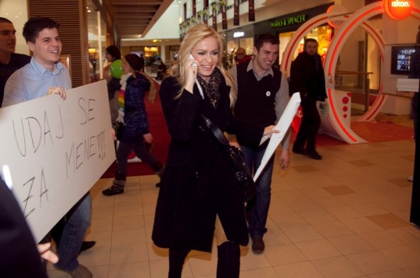 Dečki nasrnuli na Renatu Sopek