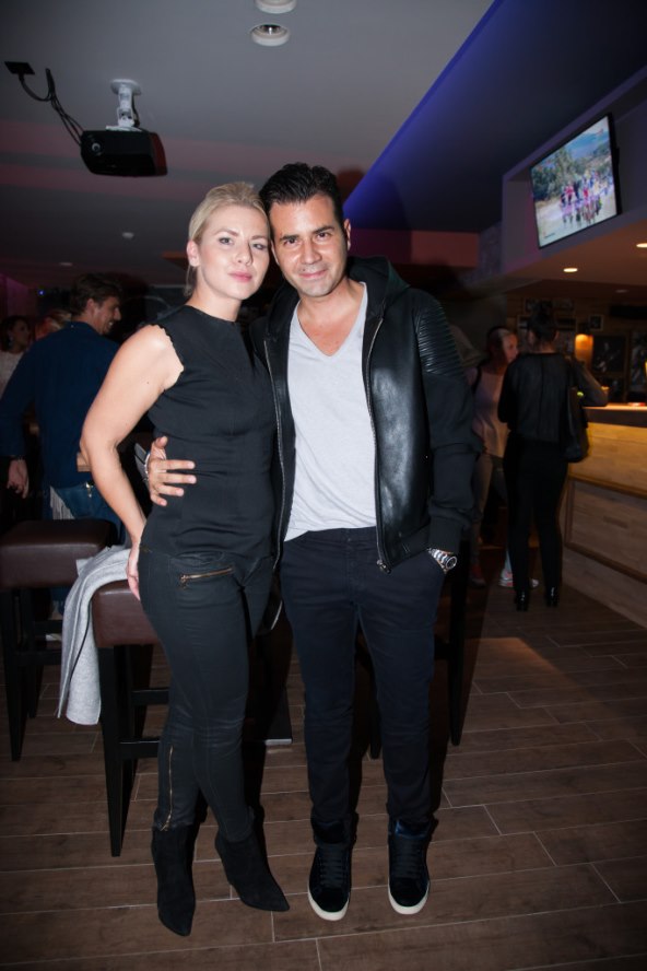 Mila Horvat plijeni poglede u sivom kombinezonu