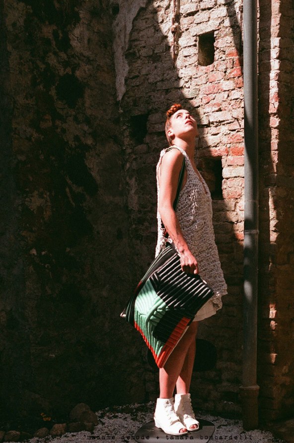 113 kilograma laštika, 56 dekagrama svile i nekoliko ružnih boja