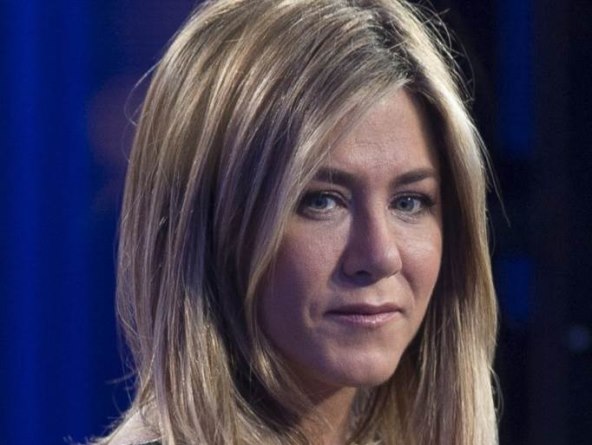 Jennifer se pridružuje scijentologiji?