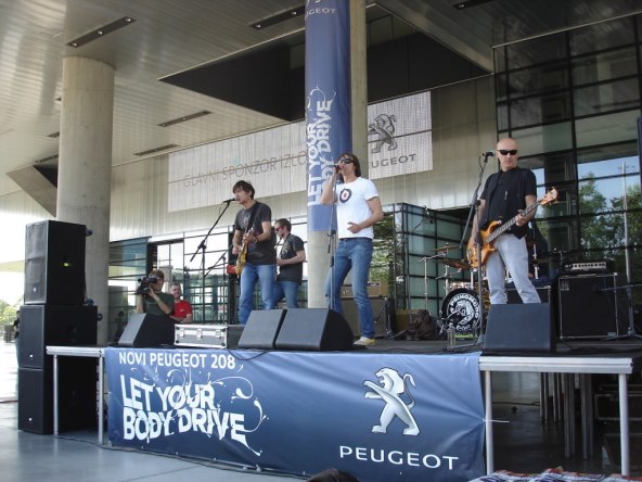 Flash mob za Peugeot 208