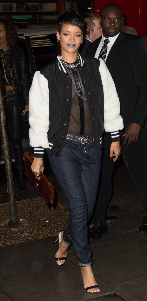 Rihanna hrabro pokazala kako se ove jeseni nose plavi ruževi 