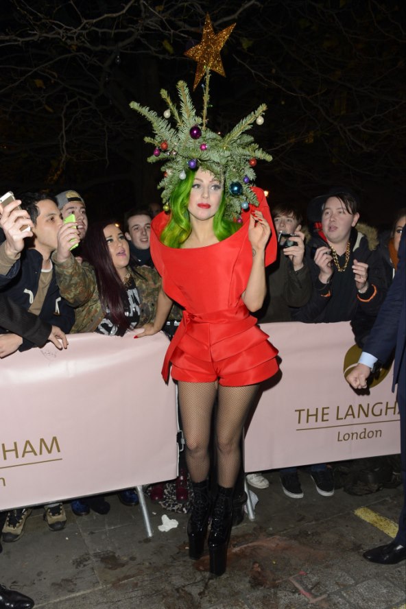 SRETAN 30. ROĐENDAN! Deset najboljih modnih trenutaka Lady Gage