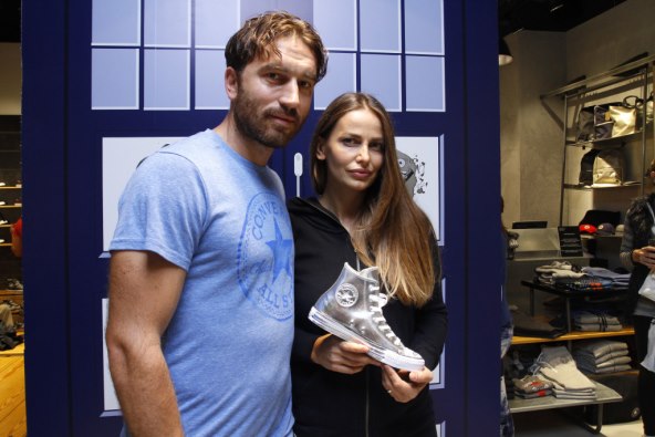 Zgodna Emina Šokota zavodljiva i u tenisicama