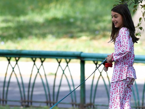 Kći Katie Holmes i Toma Cruisea sretna daleko od oca