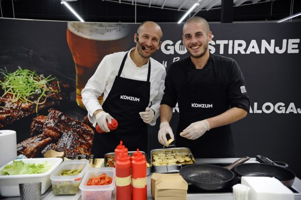 GOOŠTIRANJE U RADNIČKOJ Pivo i roštilj se vole