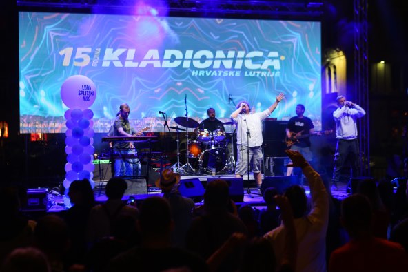 Ludom splitskom noći proslavljen 15. rođendan Kladionice Hrvatske Lutrije