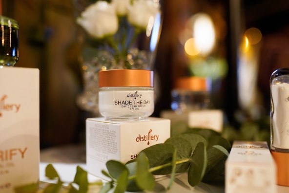 Avon predstavlja Distillery,  'game-changera' u njezi kože