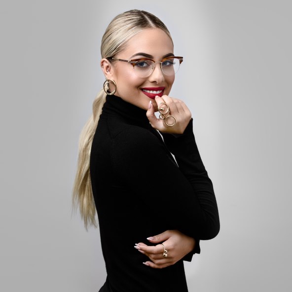 Tko kaže da nakit i dioptrijske naočale ne mogu ići zajedno!