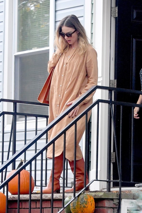 Glumica pokazala trudnički trbuščić?