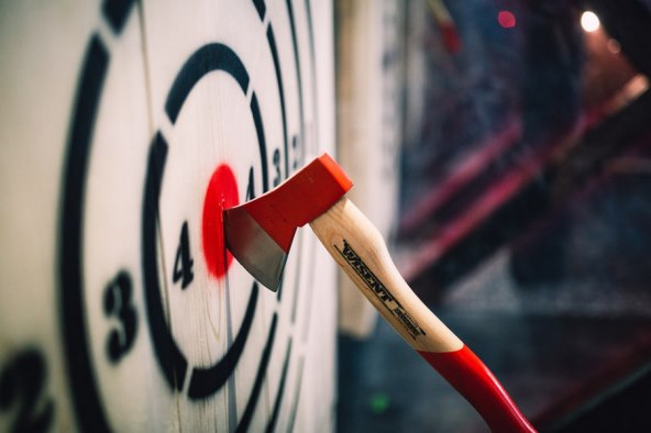Na Zagrebačkom Velesajmu otvorena Axe Throwing Arena