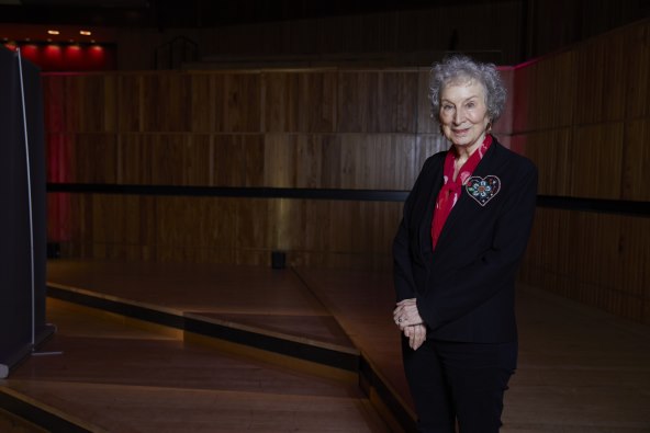 Žena satkana od čvrstih stavova