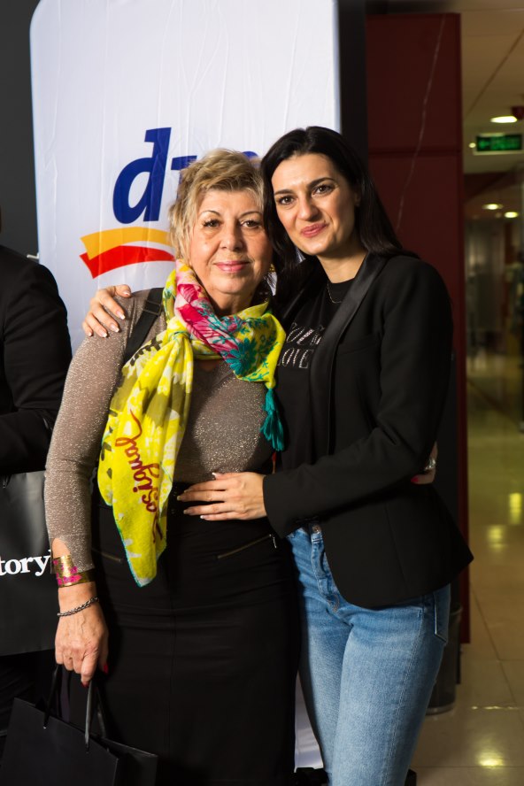 Uručen donacijski ček povodom akcije Pink ribbon dm-a i Storyja