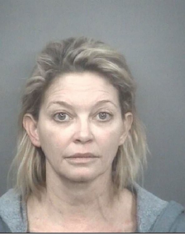 ALKOHOL JE UČINIO SVOJE Hollywoodska slatkica izgleda neprepoznatljivo