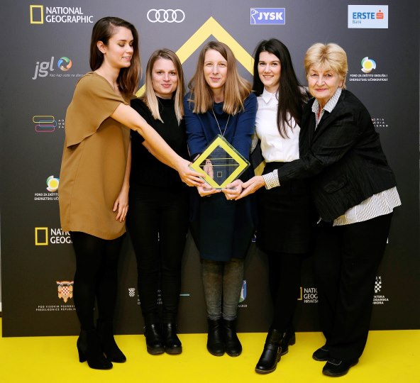 Zlarin otok bez plastike Katarina Cetinić, Marija Vukov, Ivana Kordić, Lorena Suša, Nevenka Božanić