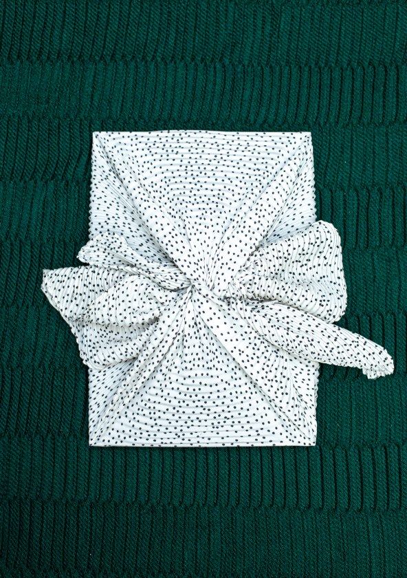 Darujte bez suvišnog umatanja jer i bez ukrasnog papira dar u srce dira!