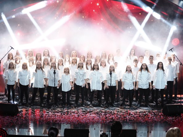 SUPERTALENT Nakon fenomenalnog nastupa nagradila se ćevapima