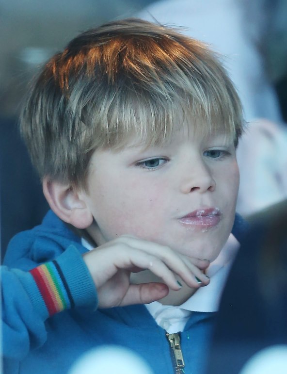 Glumica sedmogodišnjeg sina vodi na manikure