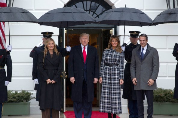 PAPRENO SKUP Melania Trump zbog ovog komada proglašena kraljicom kaputa