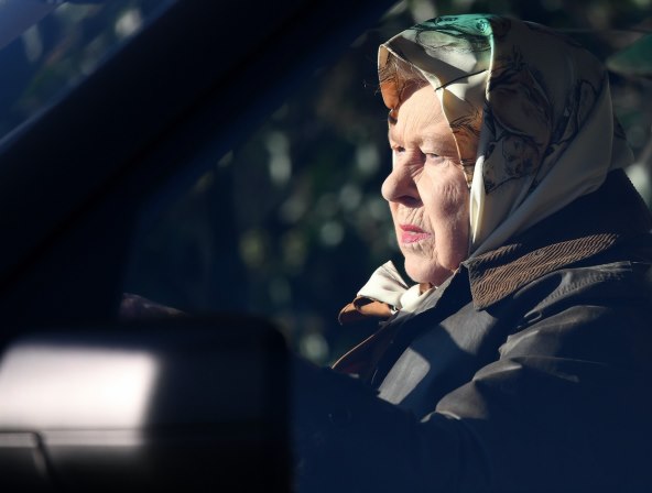 BIJESNA Procurile prve fotografije kraljice nakon velikog skandala